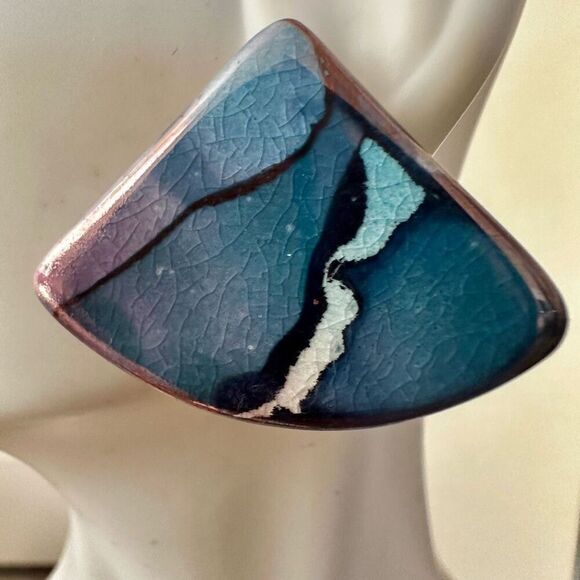 Blue Triangle design earrings - Picture 9 of 9